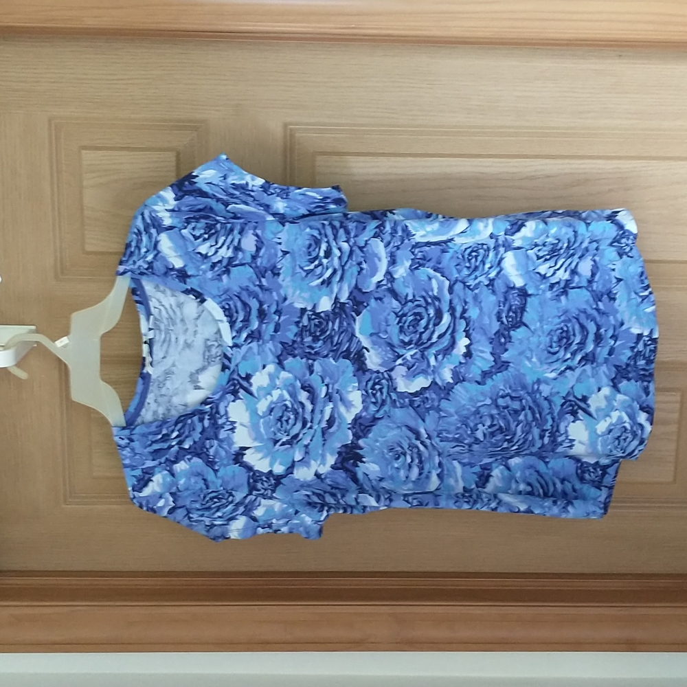 Isaac Mizrahi tee shirt